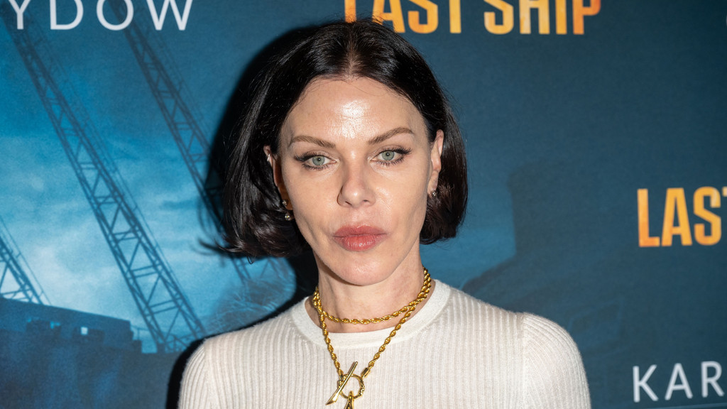 Entourage creator disputes Debi Mazar's fat-shaming claims