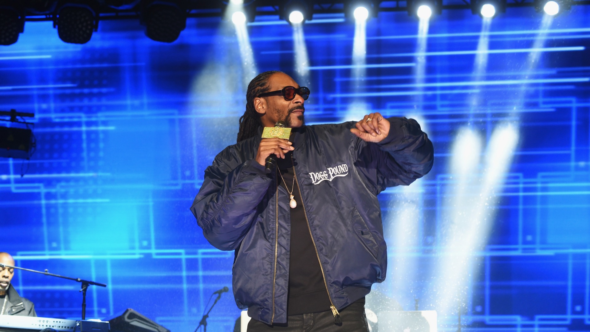 Snoop Dogg sends Swansea football fans into a frenzy