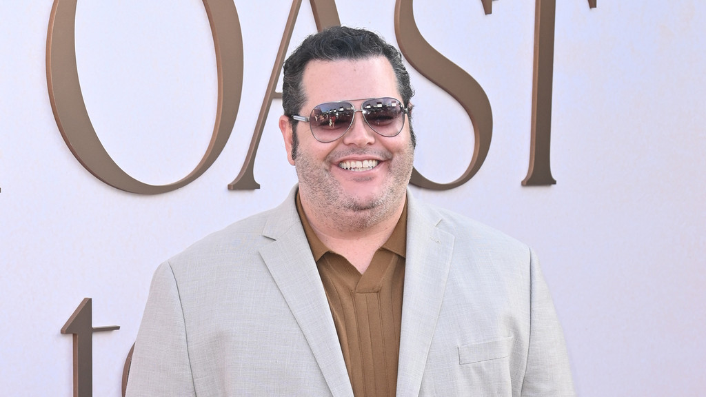 Josh Gad joins Margot Robbie and Bradley Cooper in Ocean's Eleven prequel