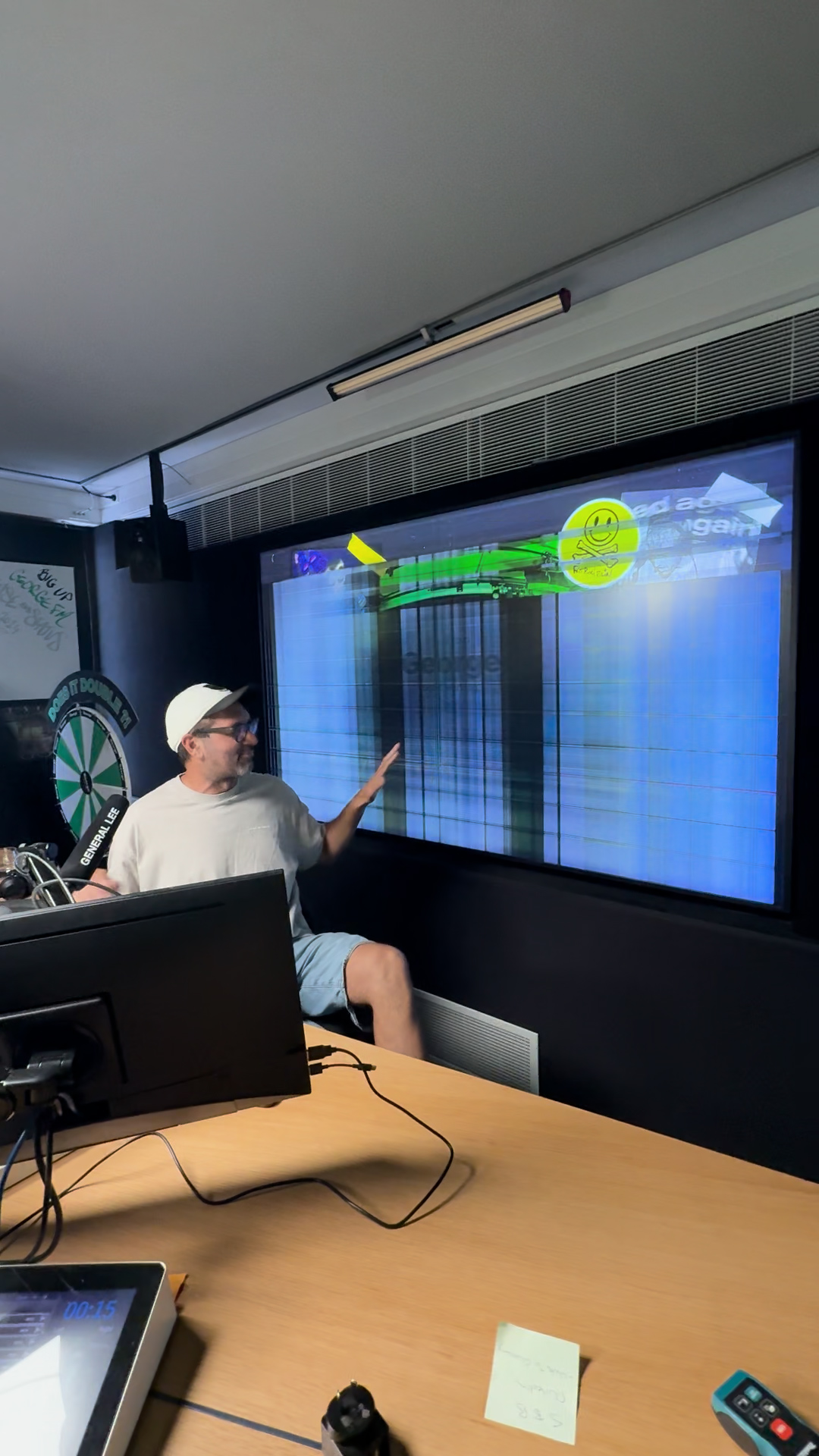 Lee's broken TV gets worse