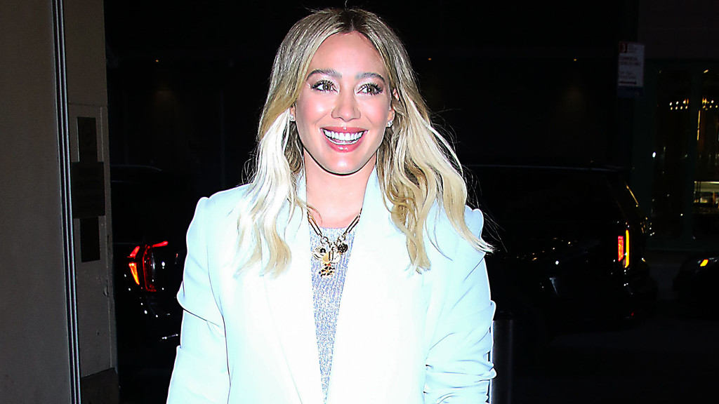 Hilary Duff claims Aaron Carter 'visited her' amid psychic reading
