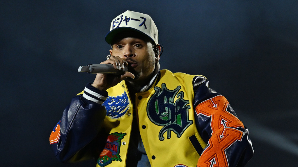 Chris Brown pleads guilty to affray at London nightclub
