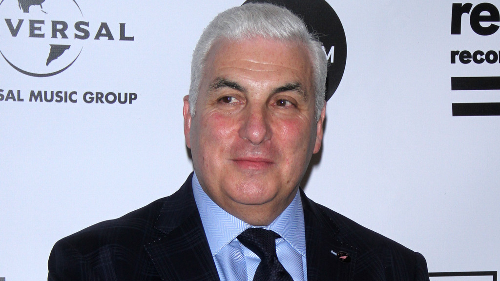 Amy Winehouse's dad loses court battle over auction