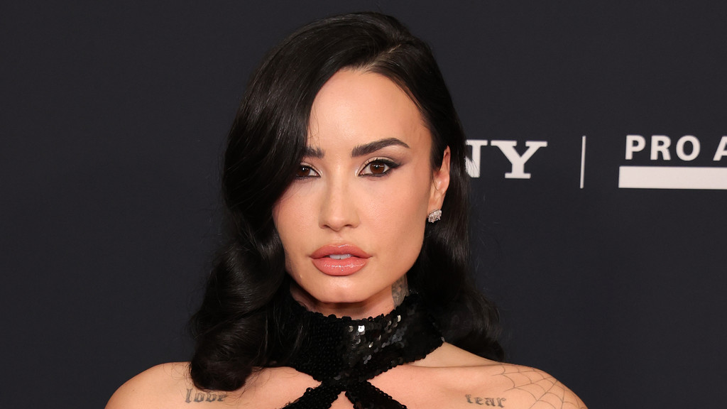 Demi Lovato celebrates recovery from eating disorder