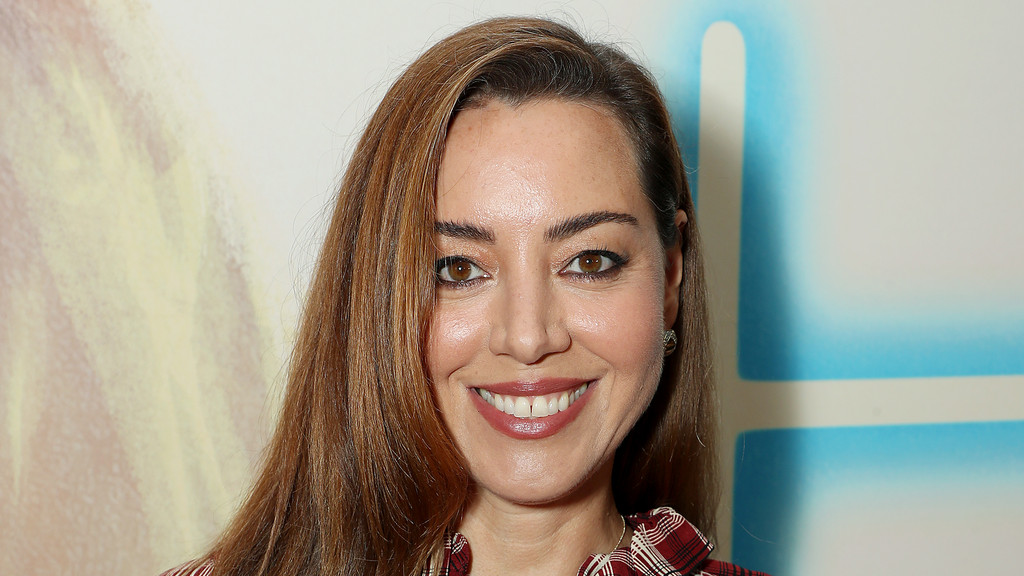 Aubrey Plaza expecting first child