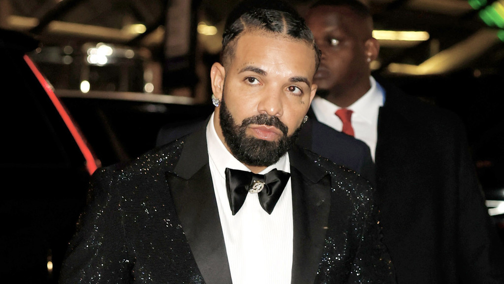 Drake celebrates turning 40 with the Backstreet Boys