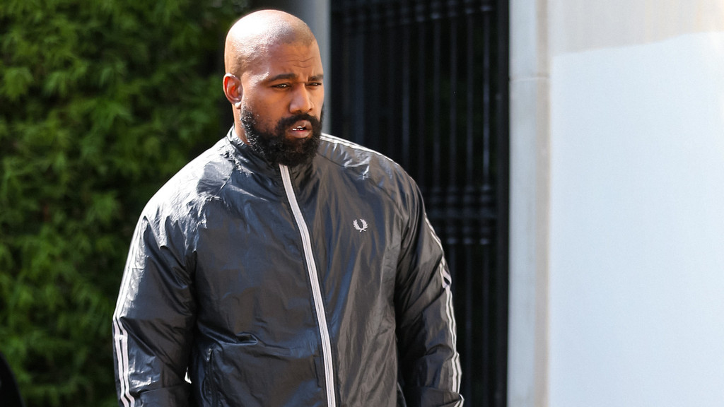 Kanye West blocked from entering U.K.