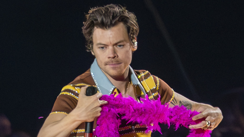 Harry Styles gives former school 100 free tickets to Manchester show