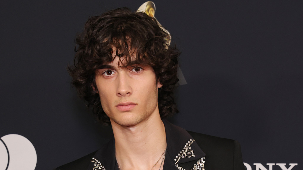 Sombr calls 'nepo baby' label 'incredibly insane'