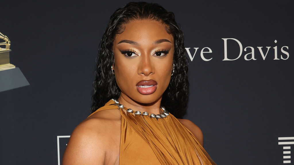 Megan Thee Stallion sets early exit from Moulin Rouge! The Musical