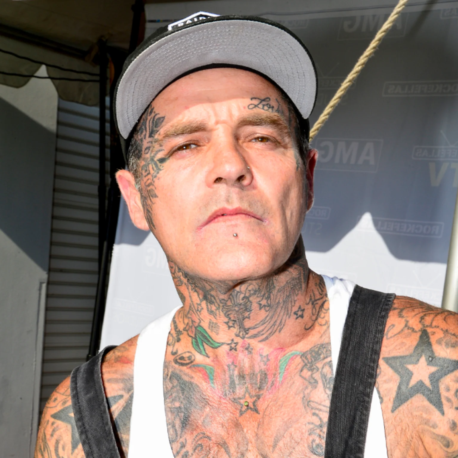 Crazy Town singer Shifty Shellshock dies aged 49 | Articles | rova