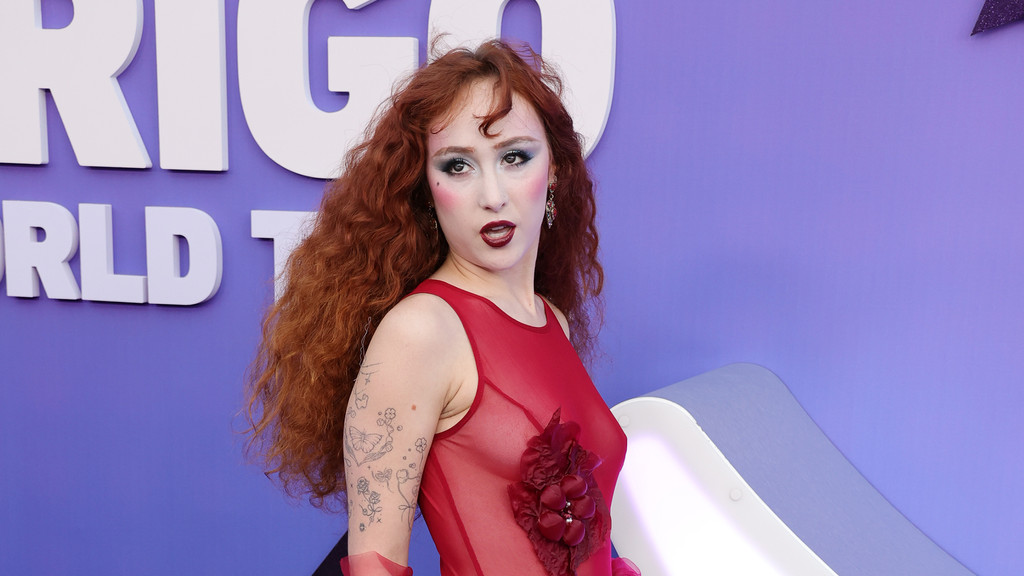 Chappell Roan apologises to footballer's family amid security incident