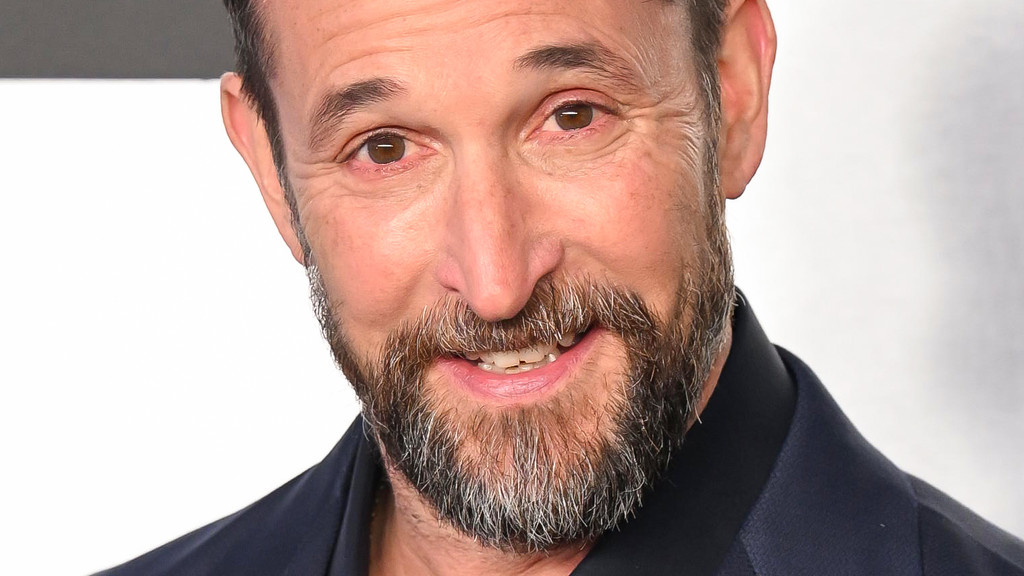 Noah Wyle extols family on Hollywood Walk of Fame