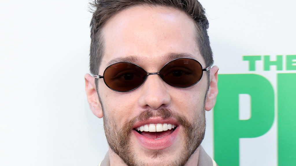 Pete Davidson reignites Kanye West feud at Kevin Hart roast