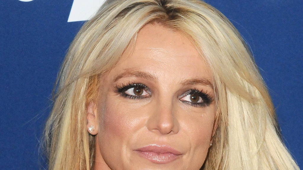Britney Spears threatens ex-bodyguard with legal action over device hacking