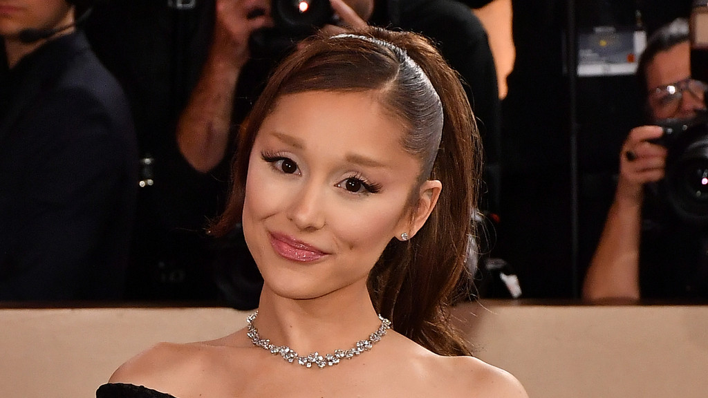 Ariana Grande announces new album, Petal