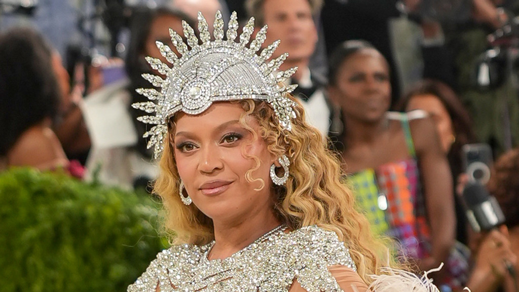 Beyoncé celebrates birthday by releasing deluxe edition of B'Day album