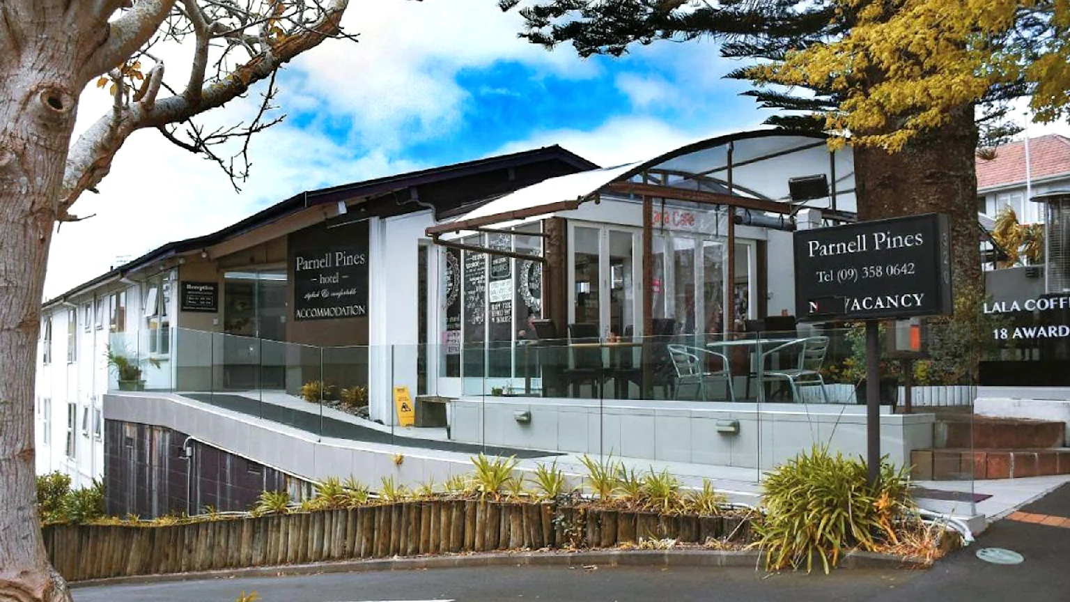 Front view of Parnell Pines Hotel, Parnell, Auckland