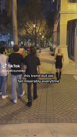 Scream and pose trend