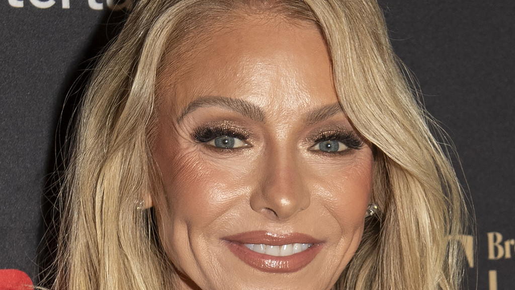 Kelly Ripa reveals cosmetic procedure on her butt: 'Desperate measures'