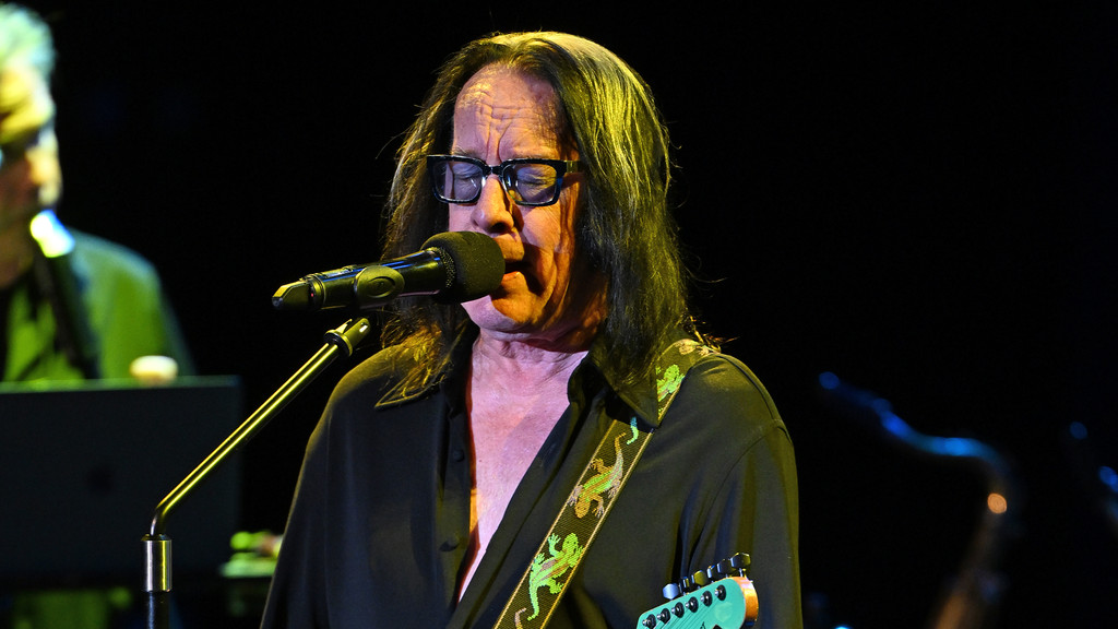 Todd Rundgren labels Taylor Swift as 'apotheosis of mediocrity'
