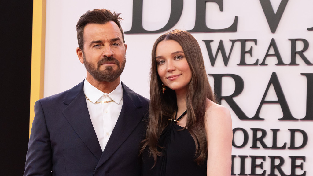 Justin Theroux ordered custom-made hospital scrubs for son's birth