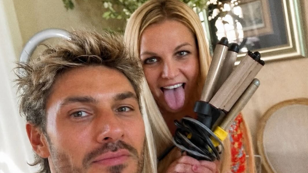 Britney Spears taps celebrity hairstylist for sleek new look