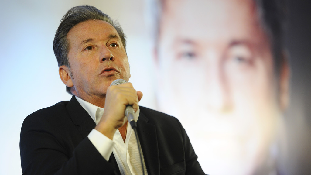 Ricardo Montaner sues record label UMG