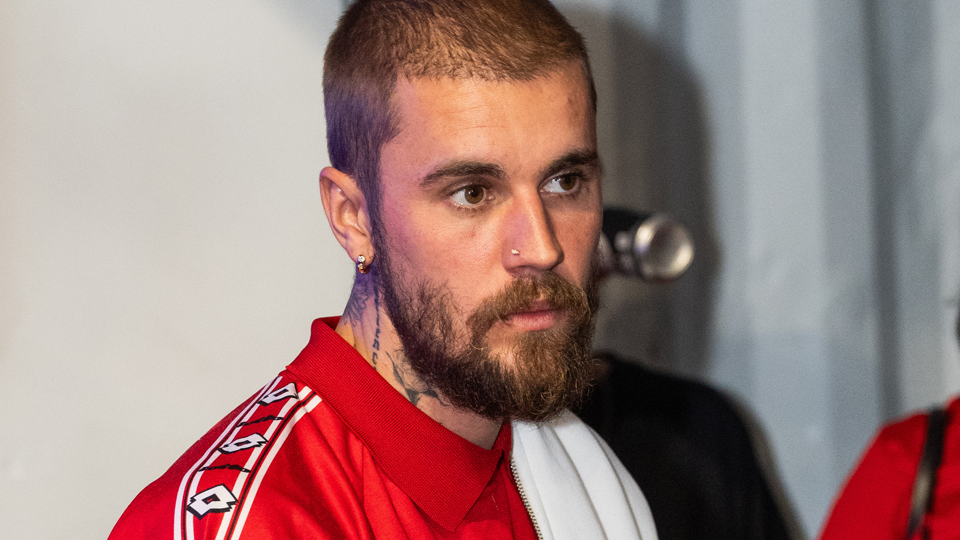 Justin Bieber watches games at The League on October 07, 2025 in Los Angeles, California. 