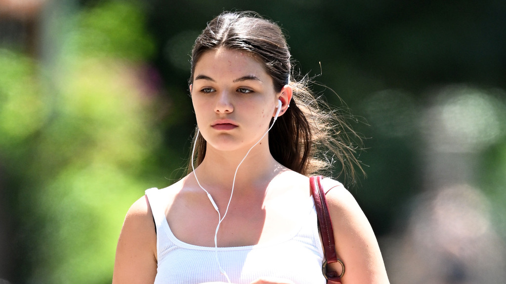 Tom Cruise and Katie Holmes's daughter Suri Cruise drops surname - report