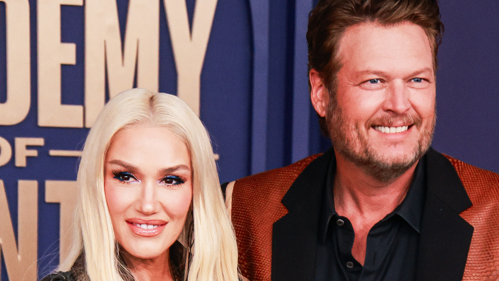 Blake Shelton applauds Gwen Stefani as he finally sees Las Vegas show