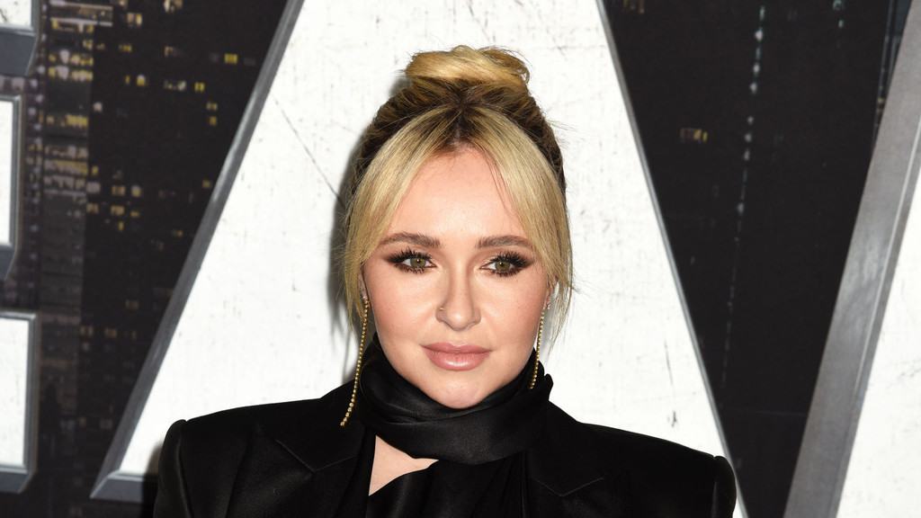 Selma Blair leads tributes to Hayden Panettiere