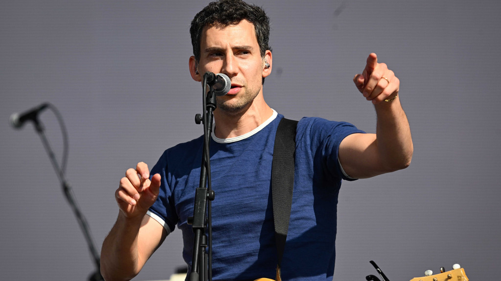 Jack Antonoff labels artists who use AI 'embarrassing'