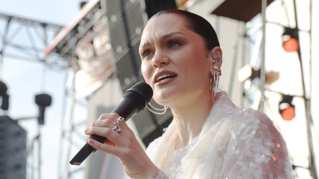 Jessie J announces she is cancer free