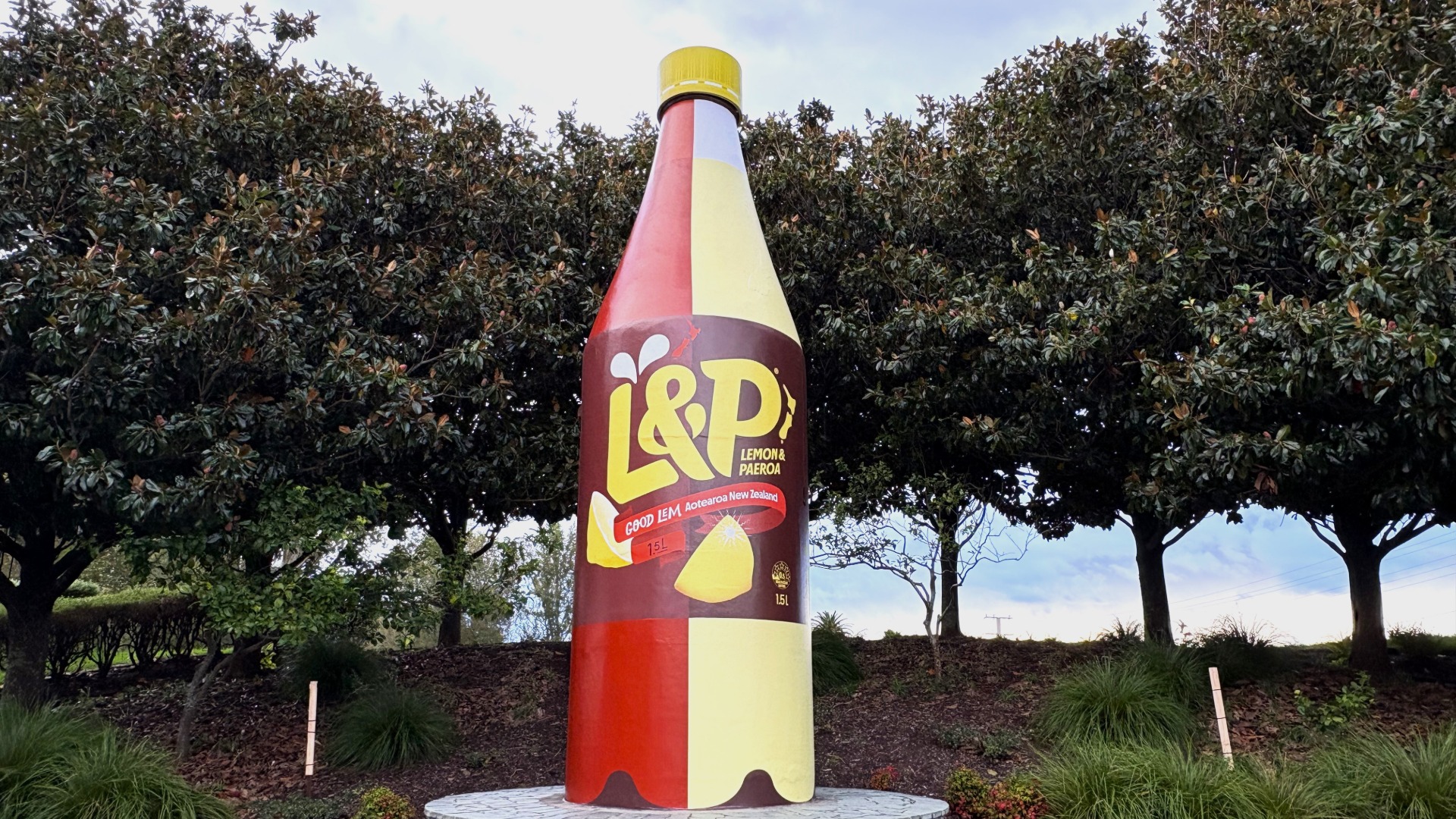 Bye-bye brown bottle: L&P fans brace for generational change