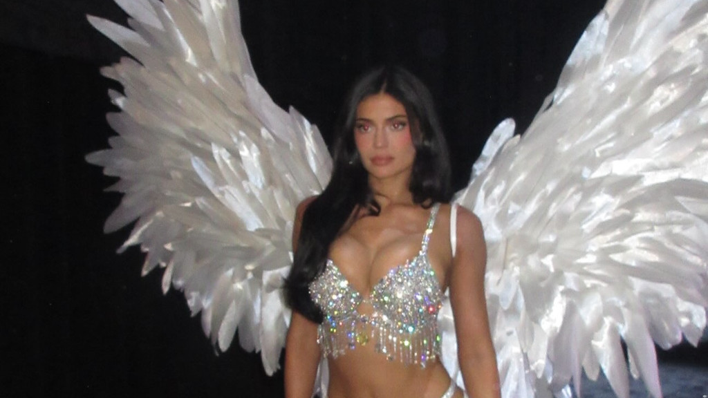 Kylie Jenner dazzles in Fantasy Bra at 2026 Victoria's Secret Fashion Show