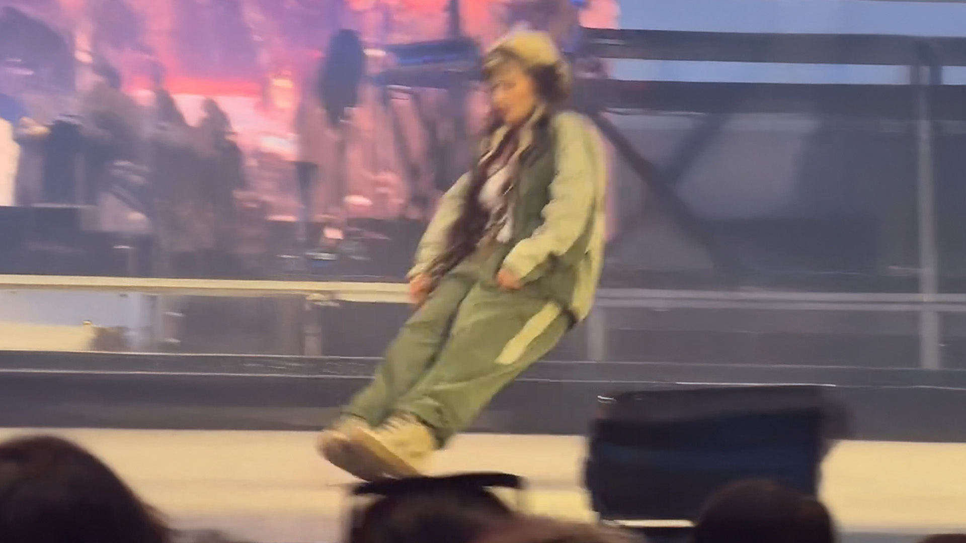 Lola Young collapses on stage 