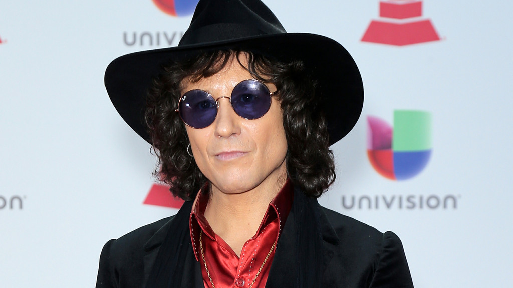 Bunbury welcomes fans who bought tickets thinking he was Bad Bunny