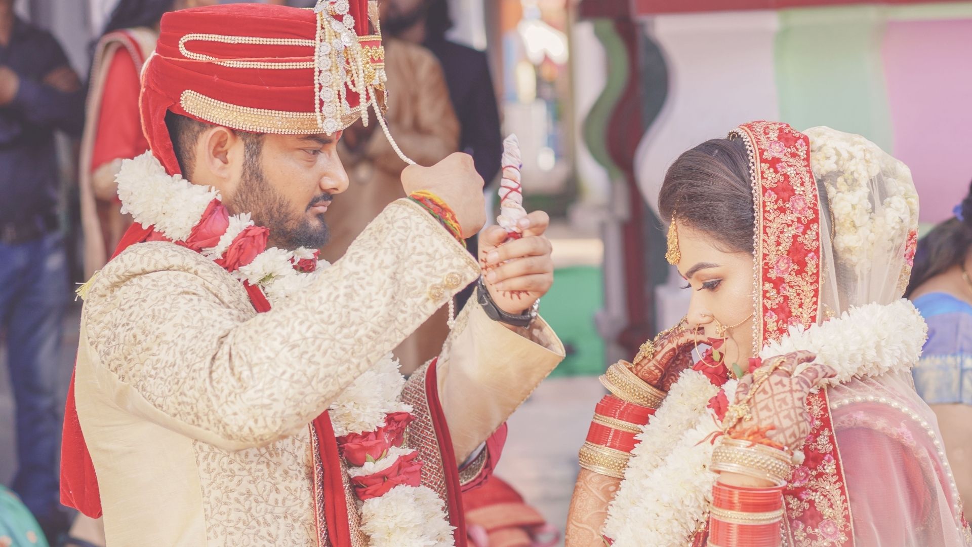 416 Couples Tie the Knot in Just 7 Hours at Kerala’s Guruvayur Temple