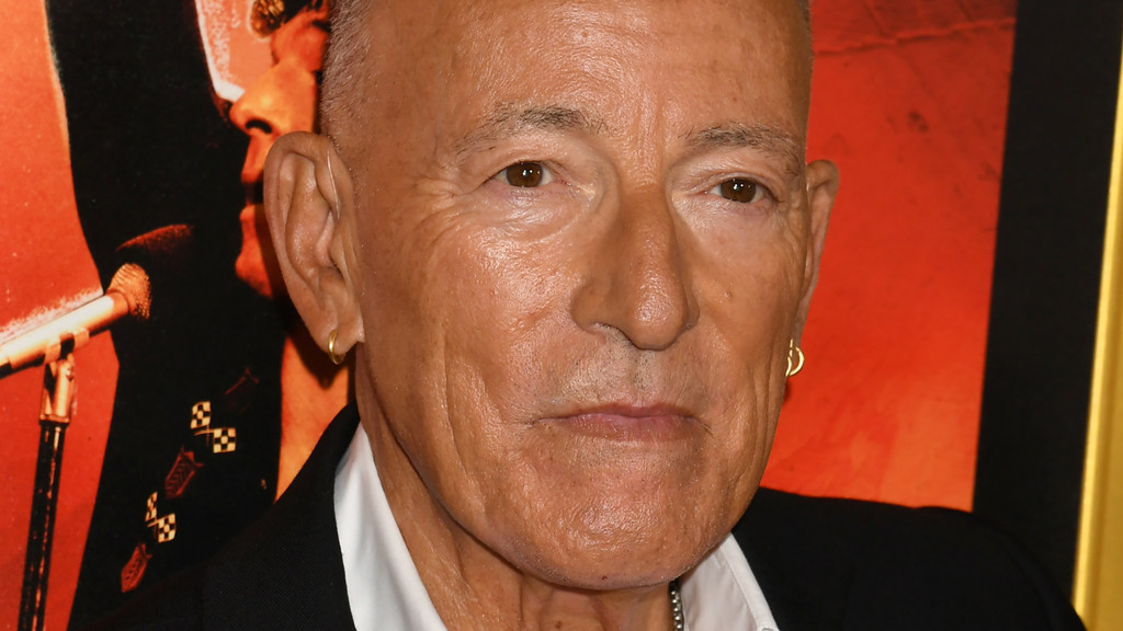 Bruce Springsteen condemns political violence after dinner shooting