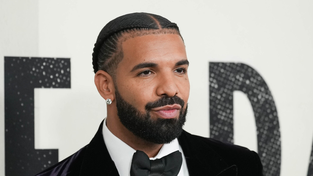 Drake reveals father's cancer diagnosis on new song