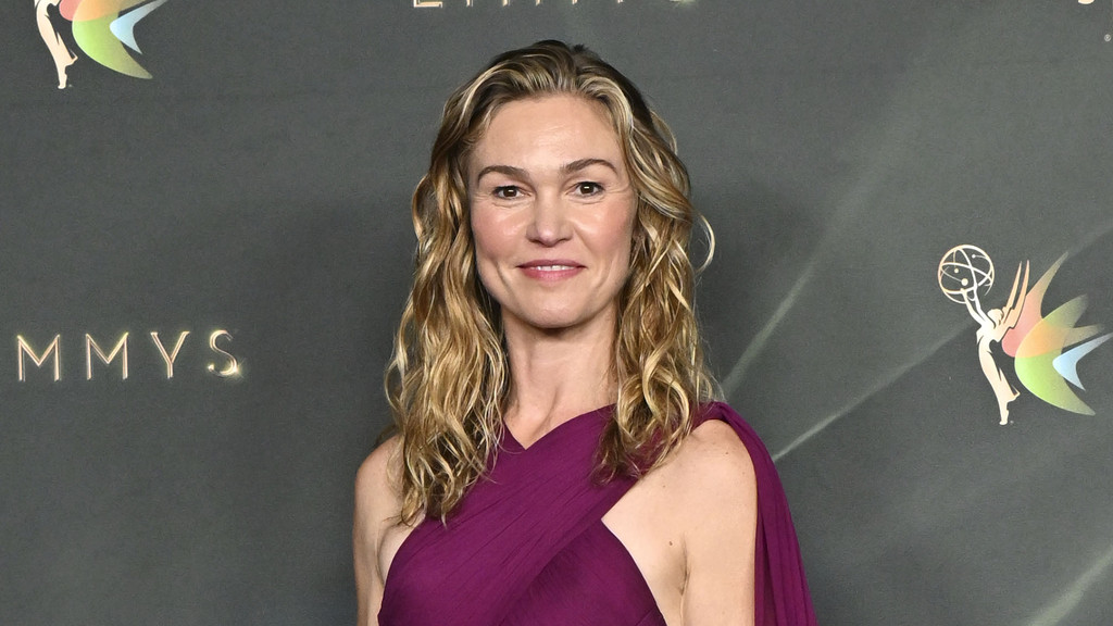 Julia Stiles got Michelle Williams' OK before Heath Ledger dance tribute