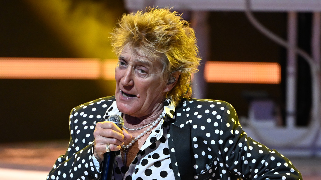 Rod Stewart praises King Charles lll for putting 'ratbag' Trump 'in his place'