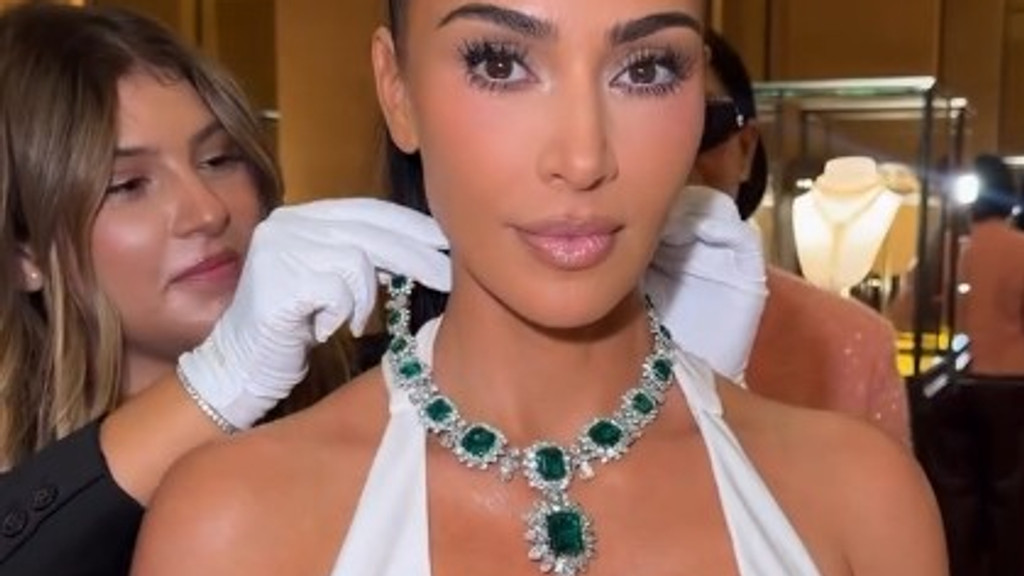 Kim Kardashian thrilled to try on Elizabeth Taylor's iconic jewellery