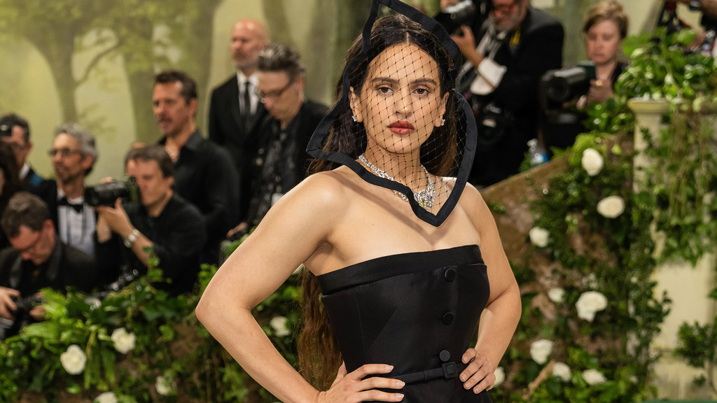 Rosalía abruptly ends concert amid severe bout of food poisoning