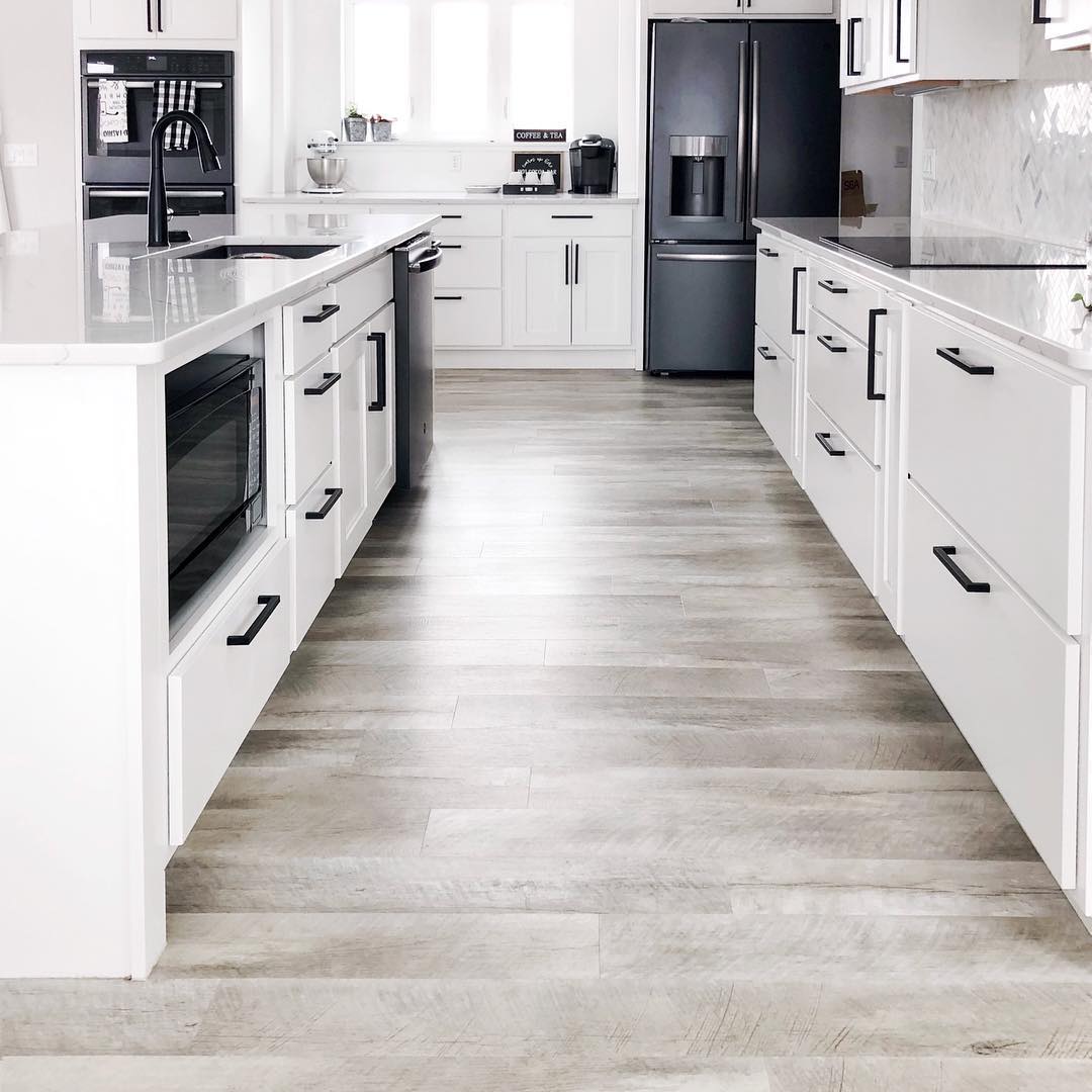 Blog Post 10-Kitchens-With-Vinyl-Plank Image