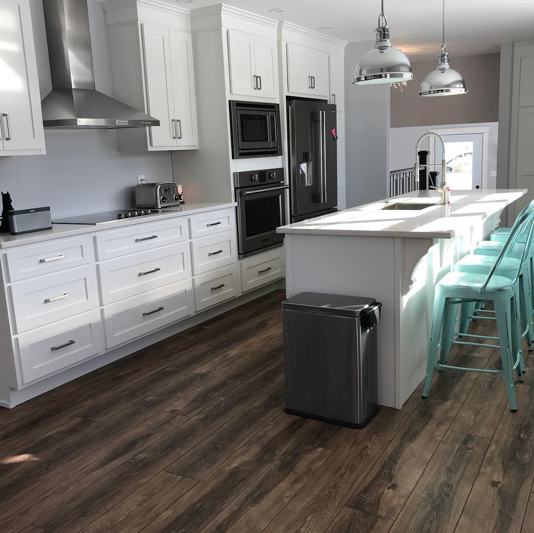 Blog Post 10-Kitchens-With-Vinyl-Plank Image