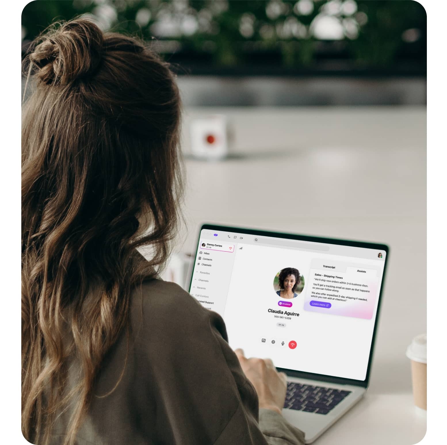An agent attending to a phone call on the Dialpad app