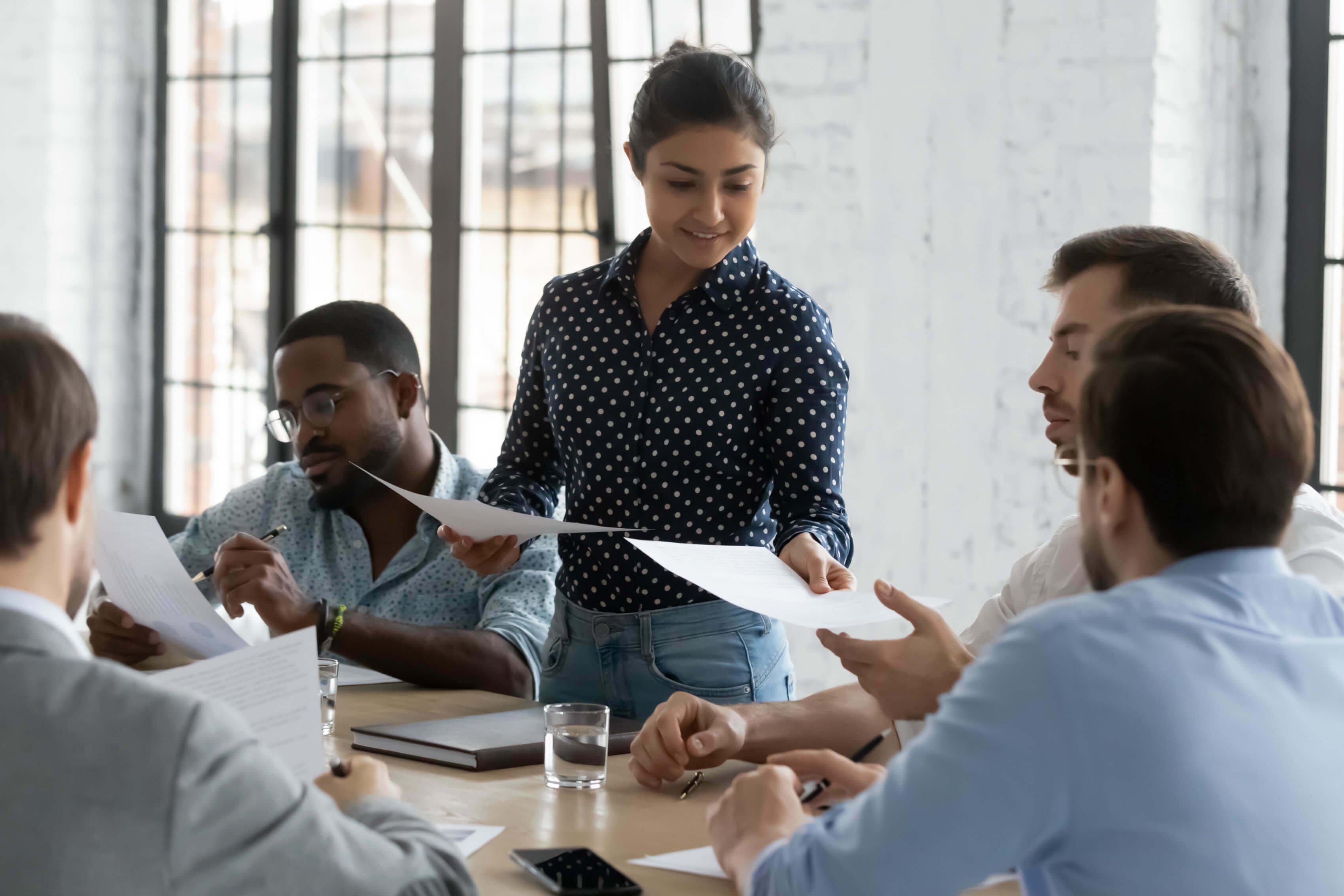 Five collagues on a meeting