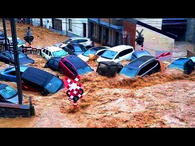 Crazy weather covers Spain: Floods washed away city streets